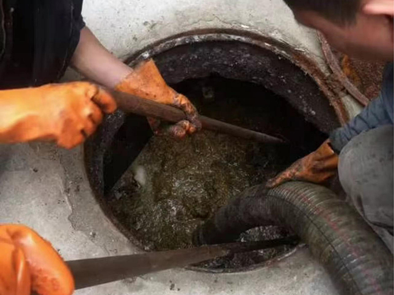 定安清理化粪池时如何避免沼气的危害?